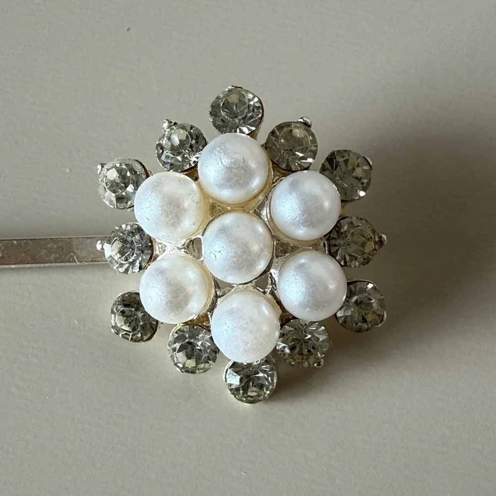 Elegant Pearl and Crystal Hair Clip